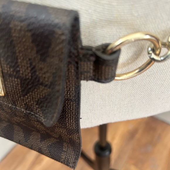 Pattern Print Chain Link Waist Bag - Picture 3 of 9